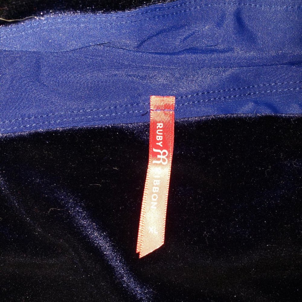 Ruby Ribbon Velvet Set - image 5